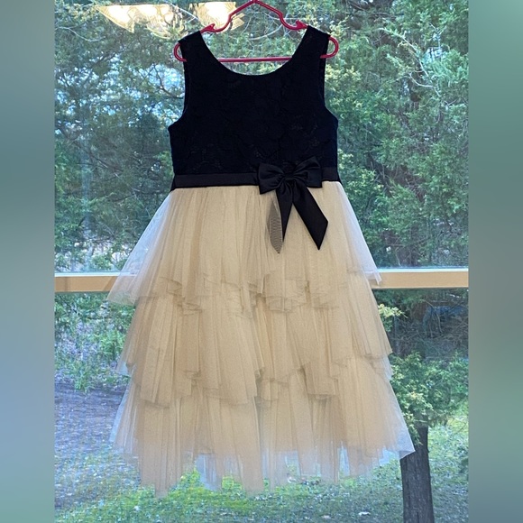 GIRL’S DRESS BUNDLE. - Picture 3 of 14